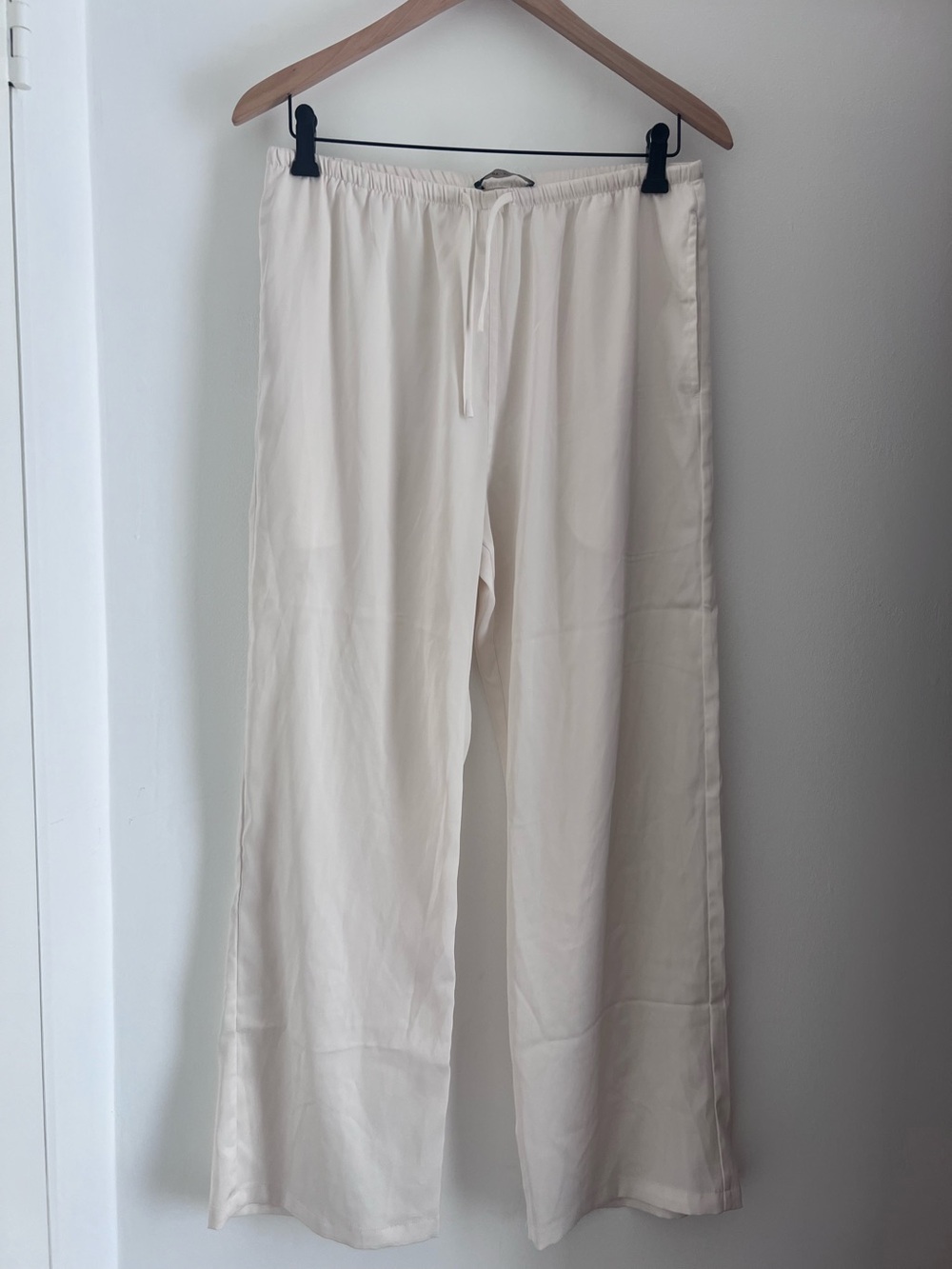 Brandy Melville cream silky elastic drawstring pants excellent